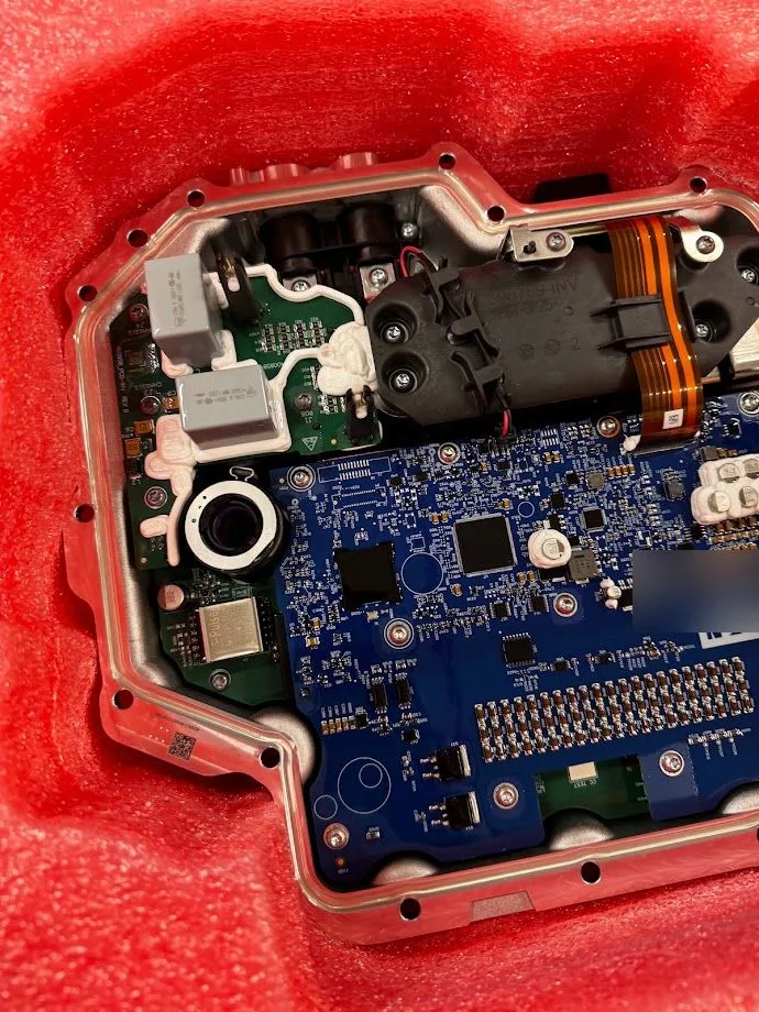 Wkład piankowy z gniazdem pod moduł elektroniczny klienta